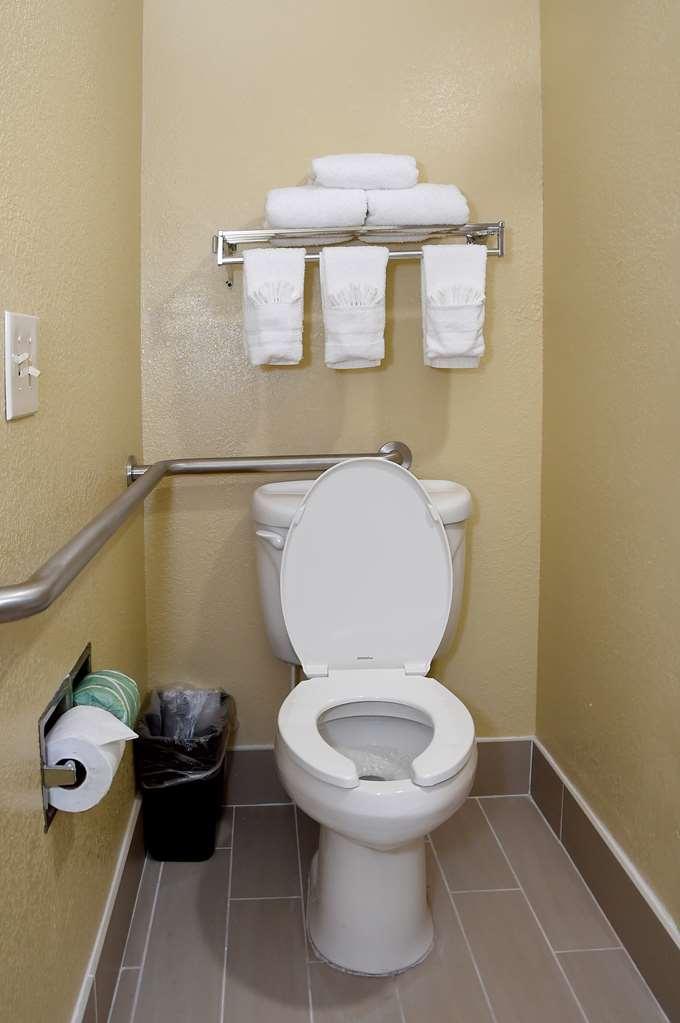 Hotel Baymont By Wyndham Orlando East 3*