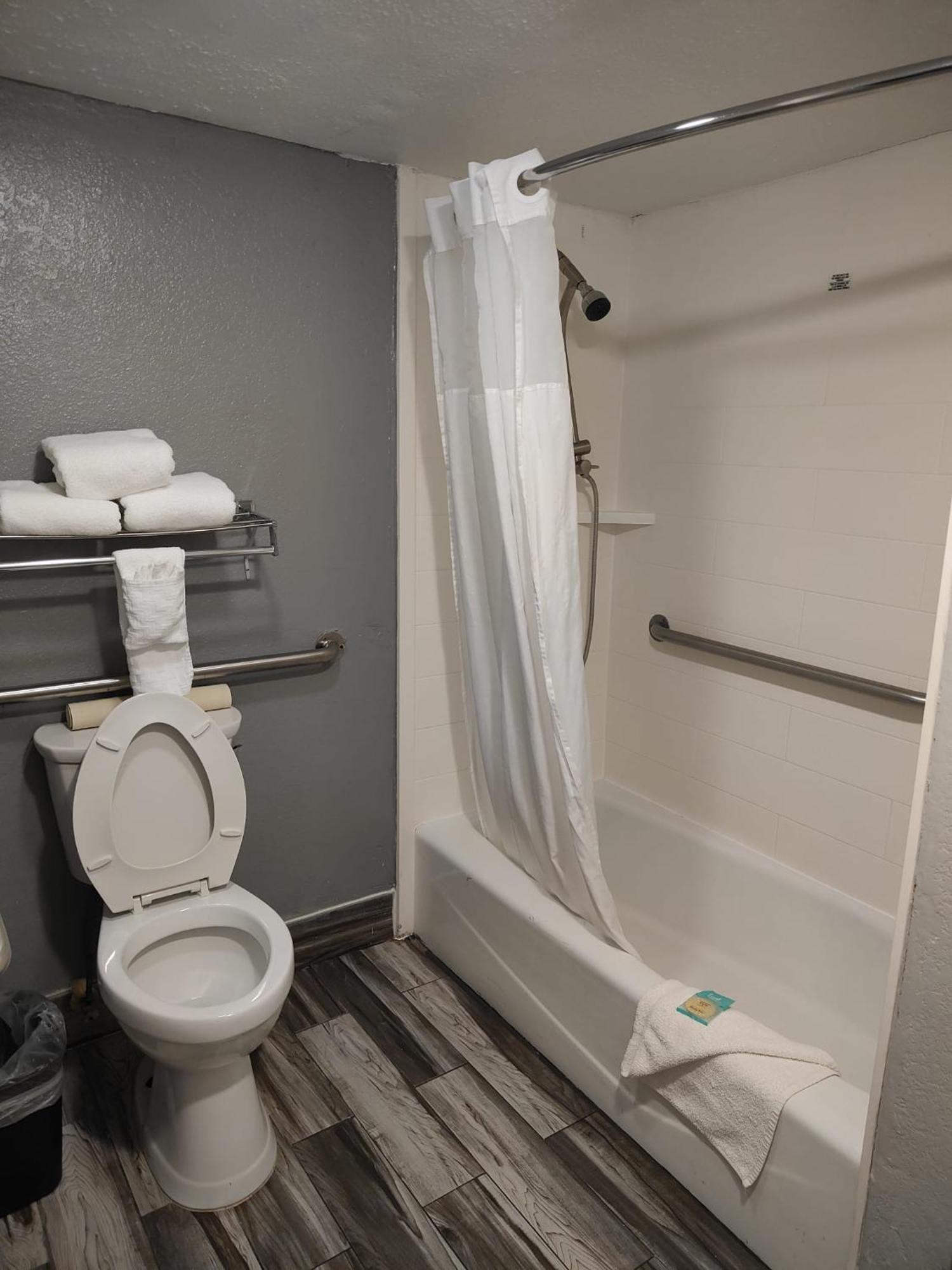 Baymont By Wyndham Orlando East
