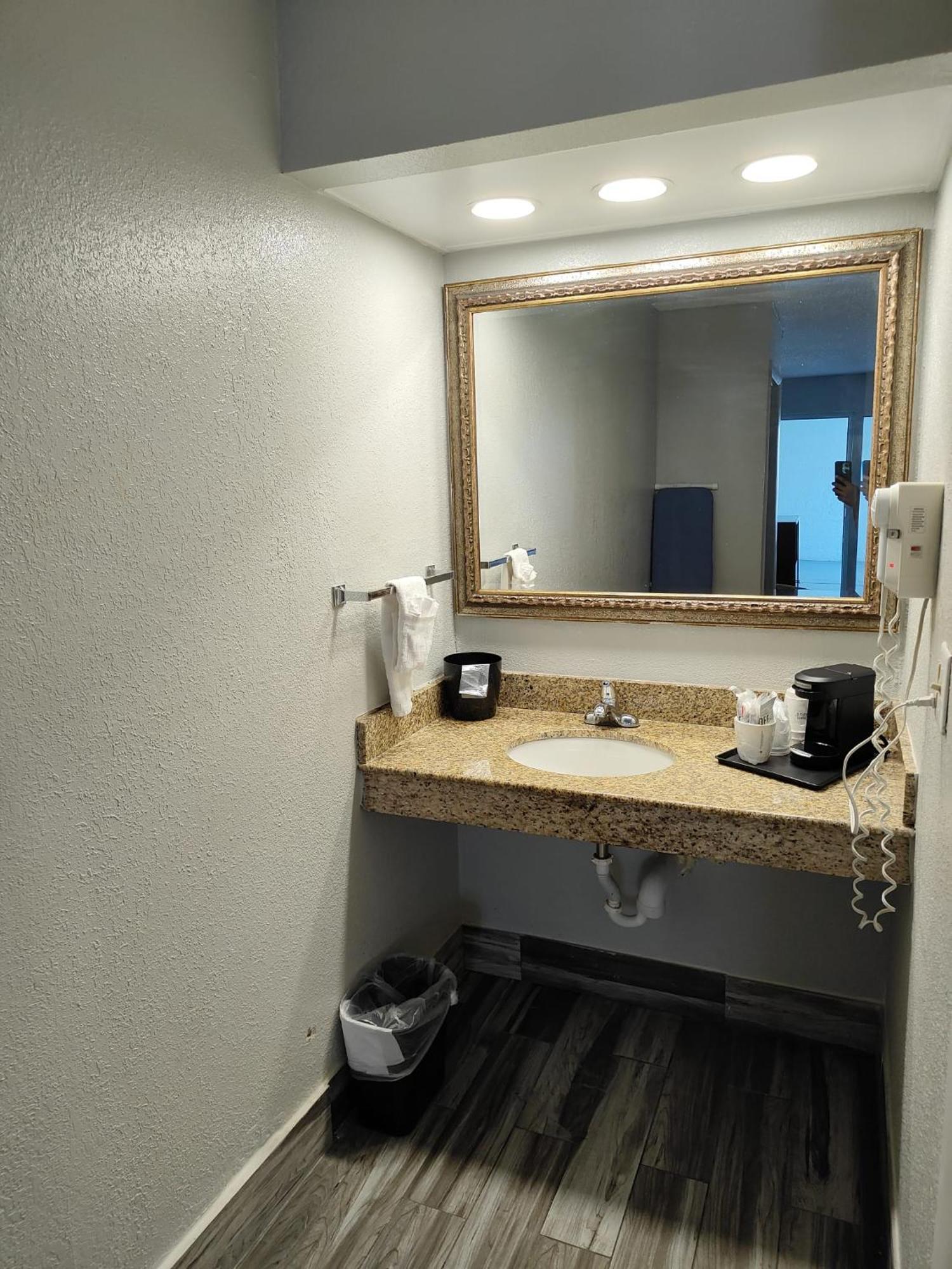 Baymont By Wyndham Orlando East