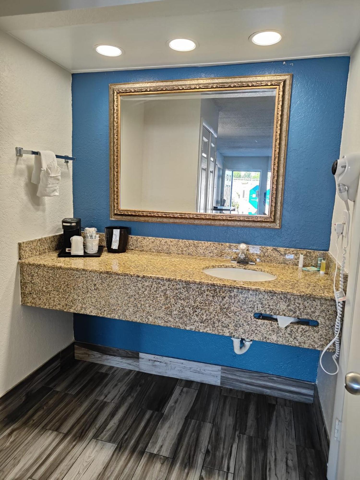 Hotel Baymont By Wyndham Orlando East