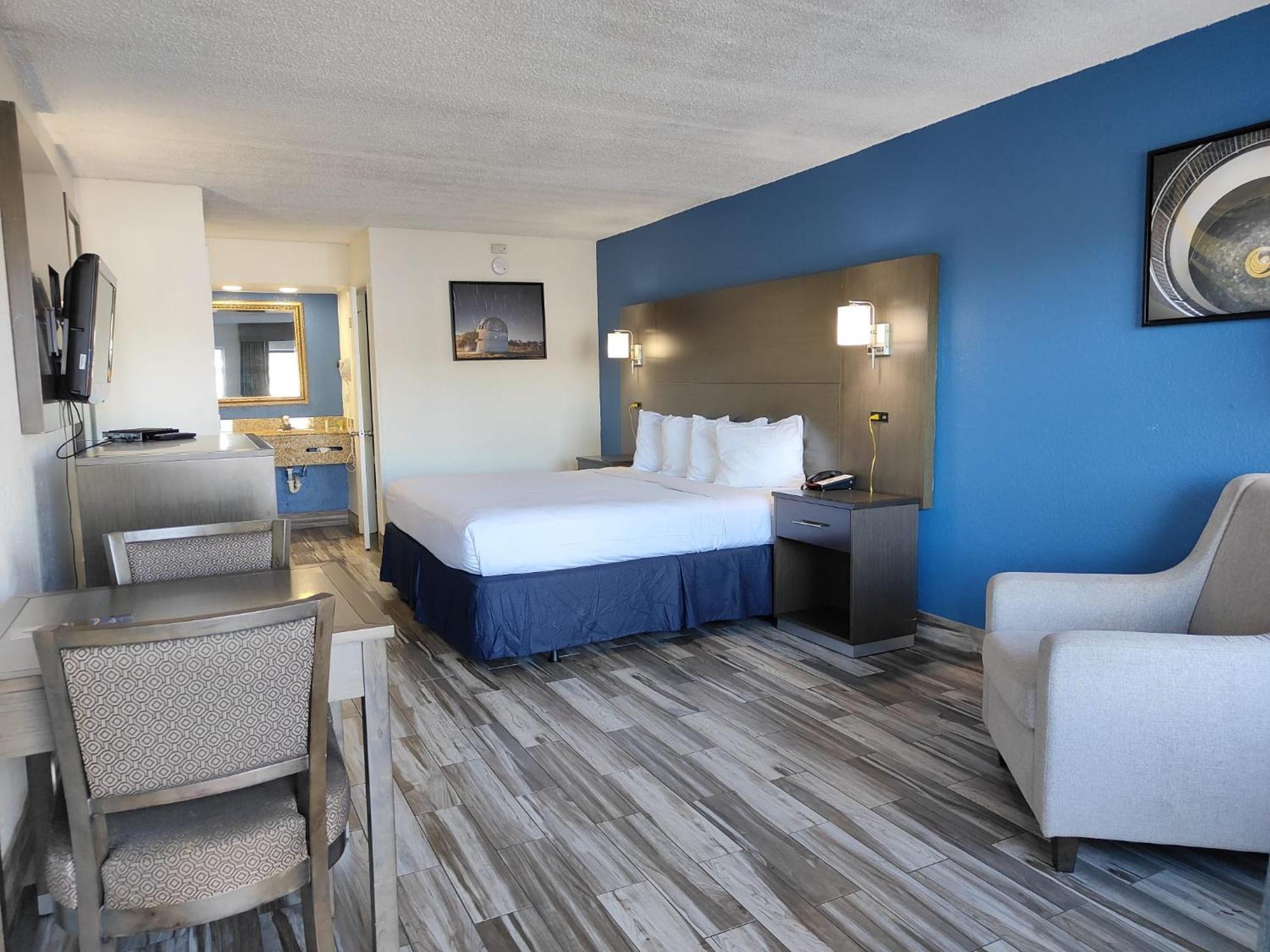 Hotel Baymont By Wyndham Orlando East 3*