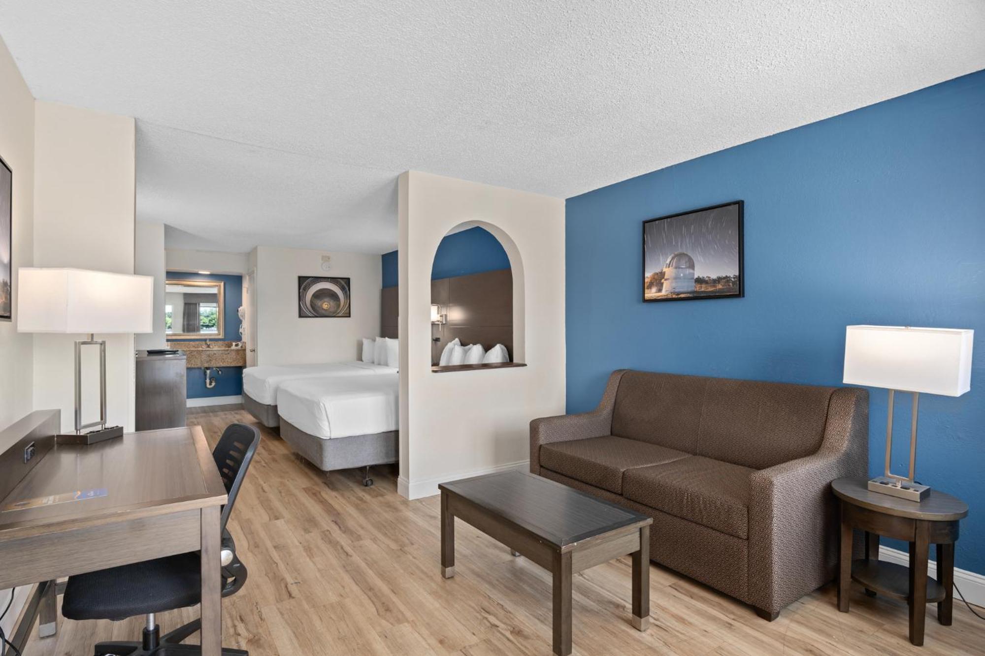 Baymont By Wyndham Orlando East 3*