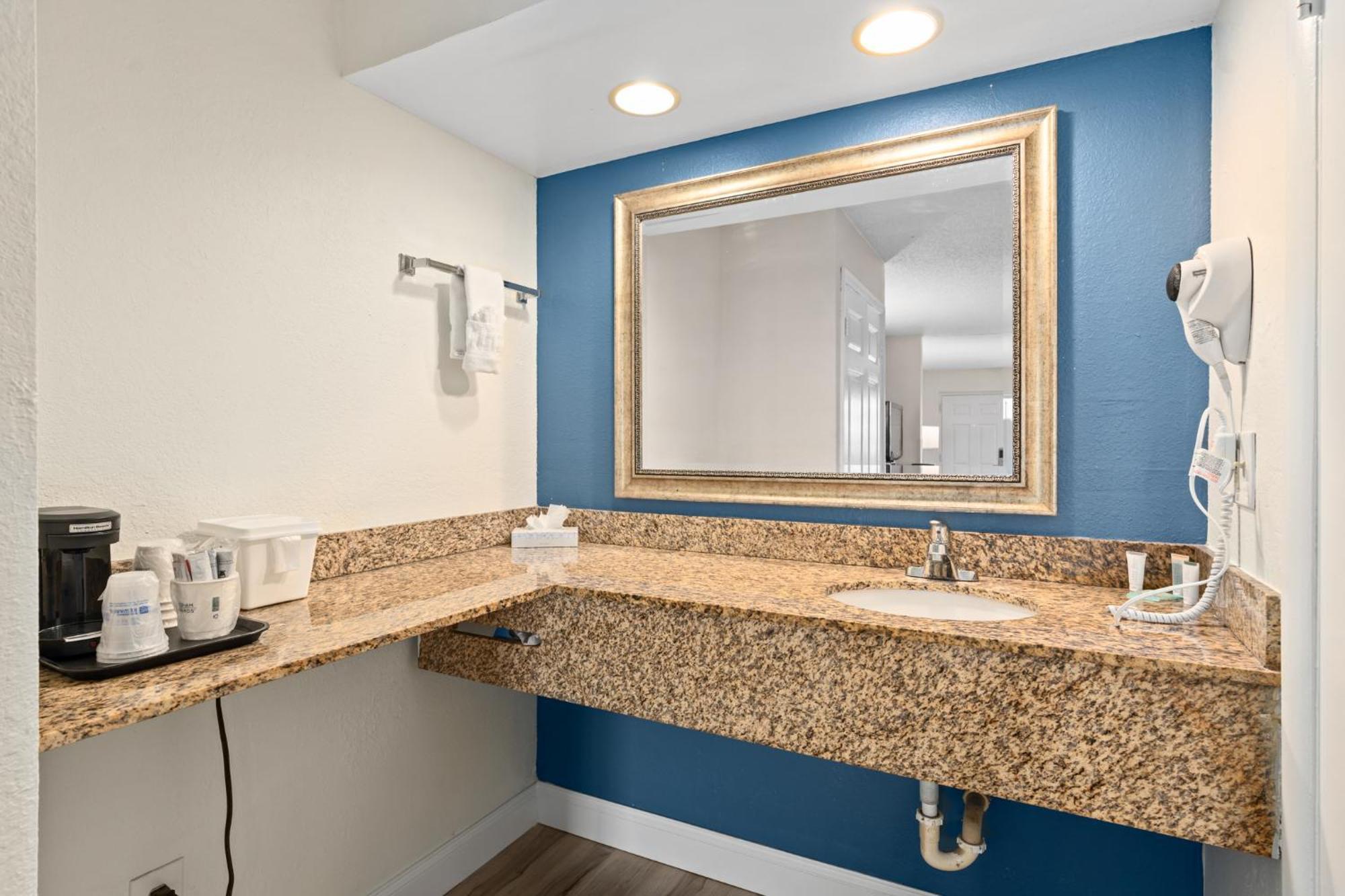 Baymont By Wyndham Orlando East 3*