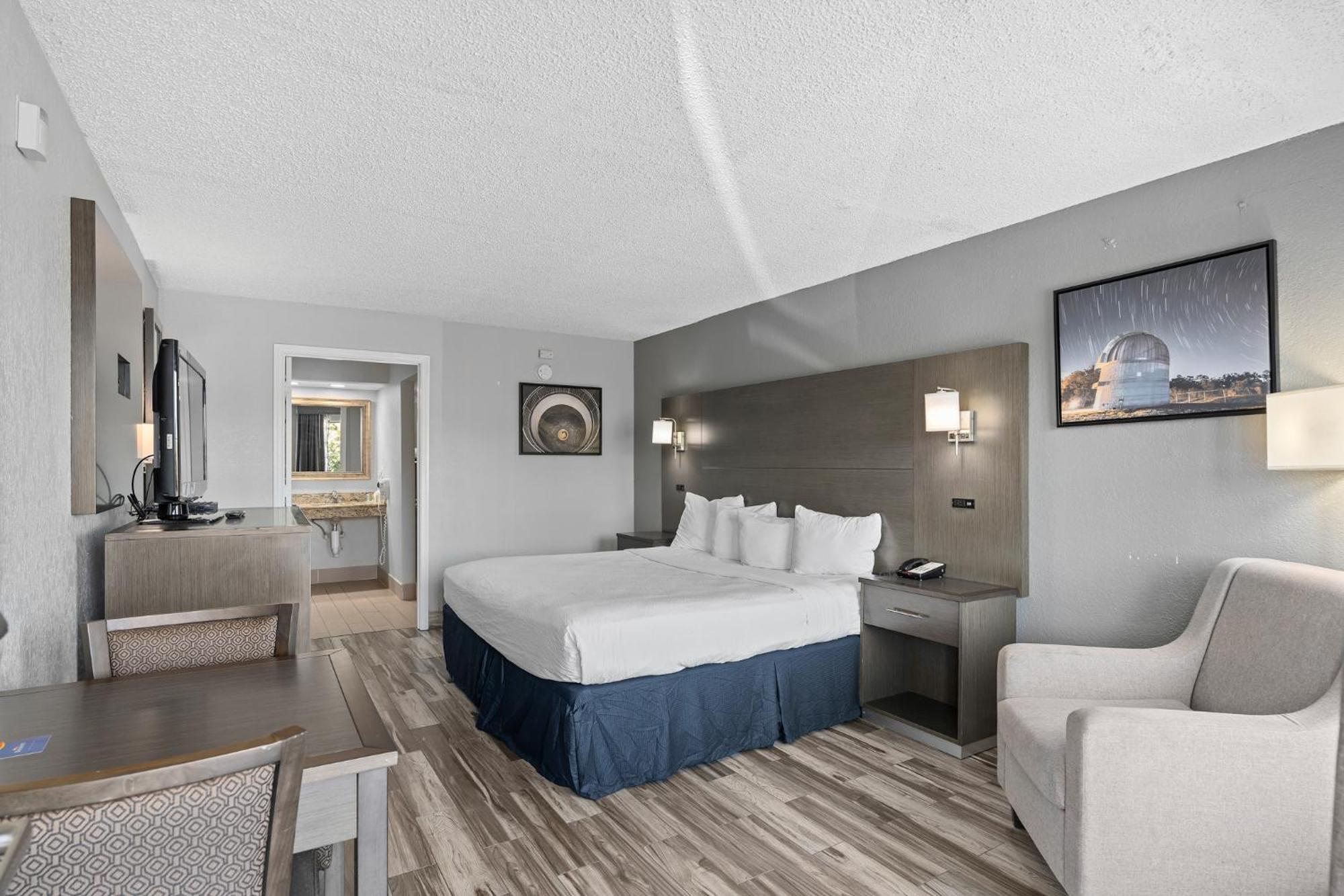 Baymont By Wyndham Orlando East Alafaya