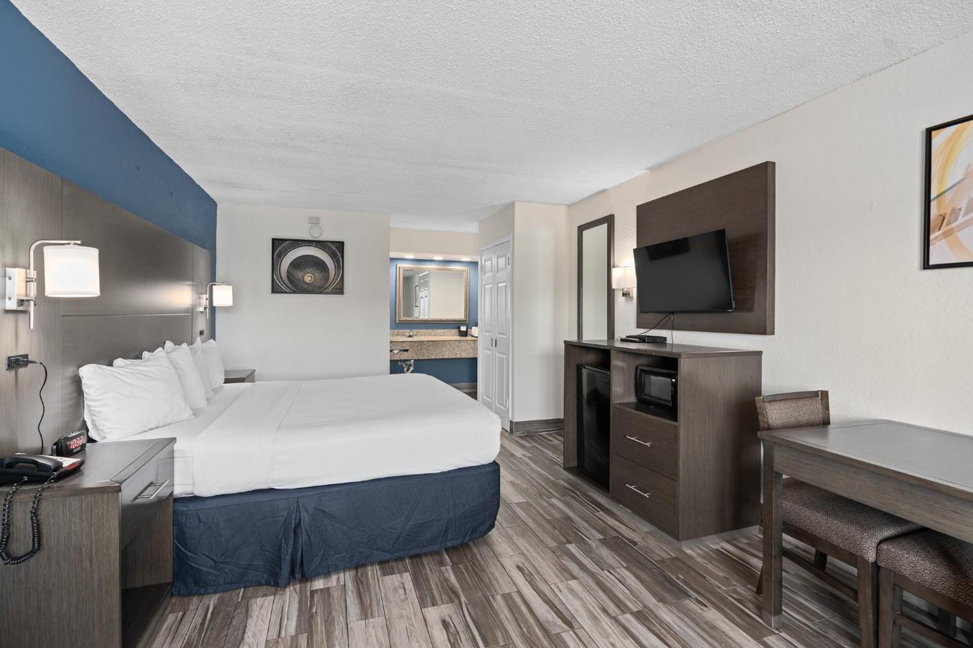 Baymont By Wyndham Orlando East Hotel 3*