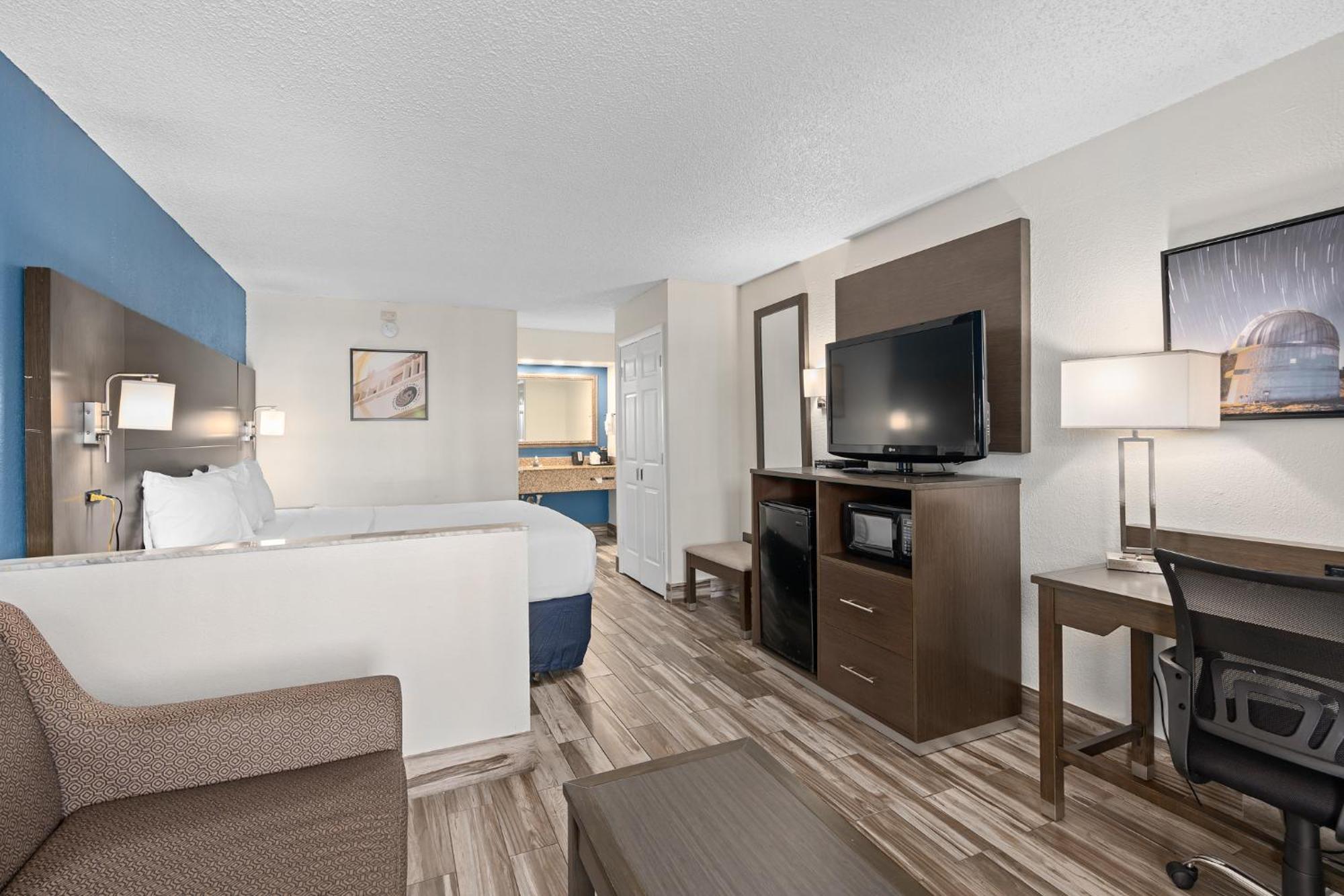 Baymont By Wyndham Orlando East Hotel 3*