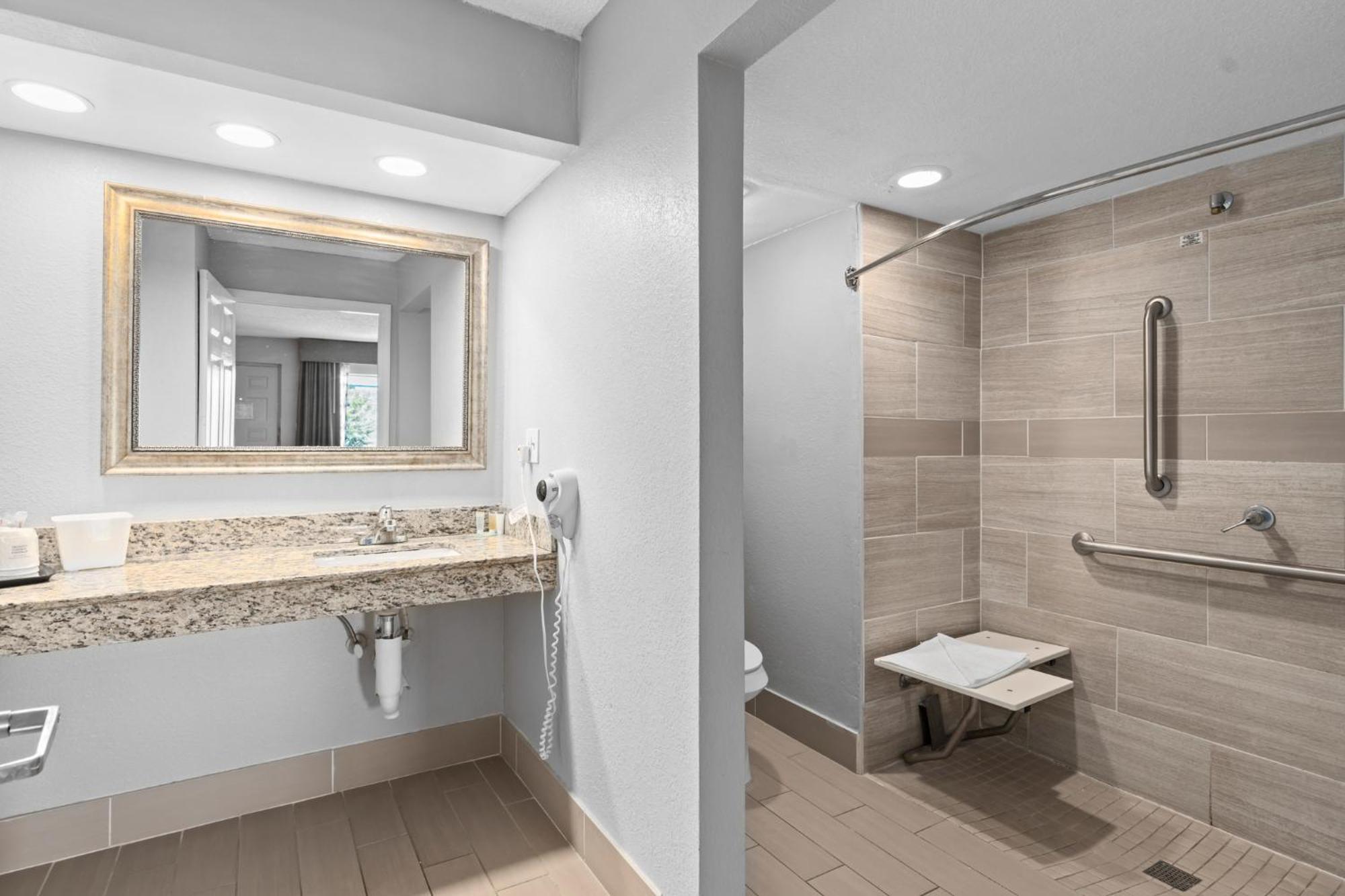 Baymont By Wyndham Orlando East