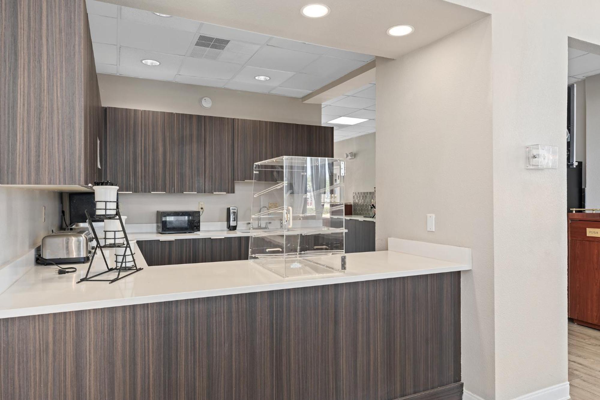 Hotel Baymont By Wyndham Orlando East