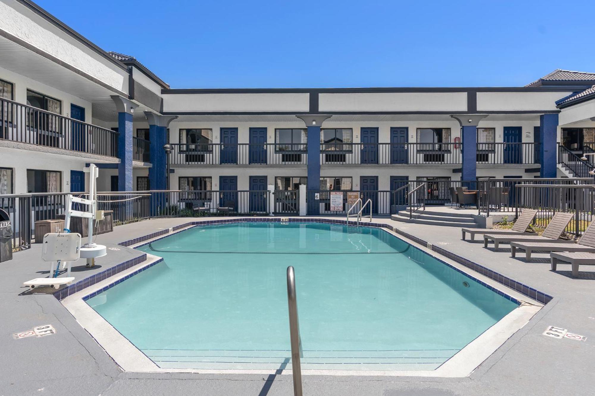 Hotel Baymont By Wyndham Orlando East