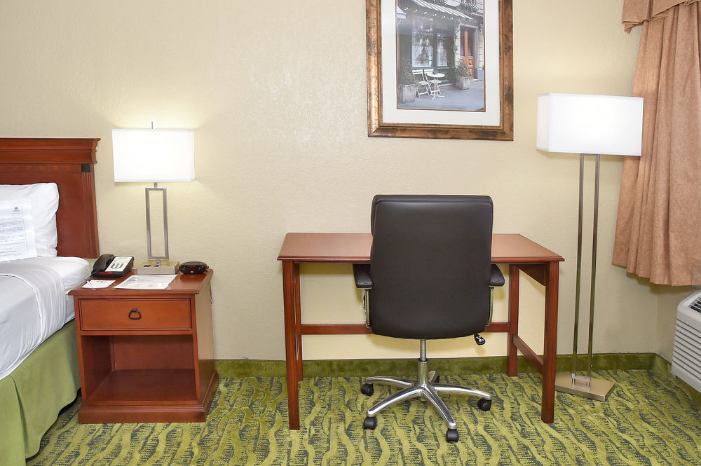 Baymont By Wyndham Orlando East Hotel 3*