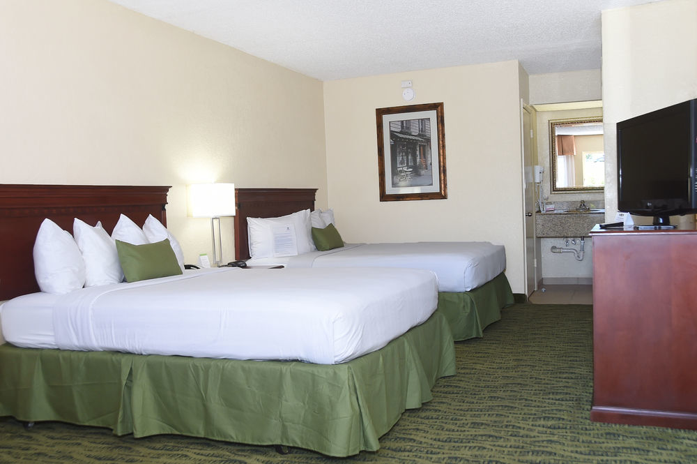 Baymont By Wyndham Orlando East Hotel 3*