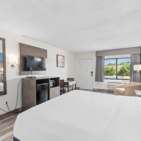 Baymont By Wyndham Orlando East Hotel Alafaya Exterior photo