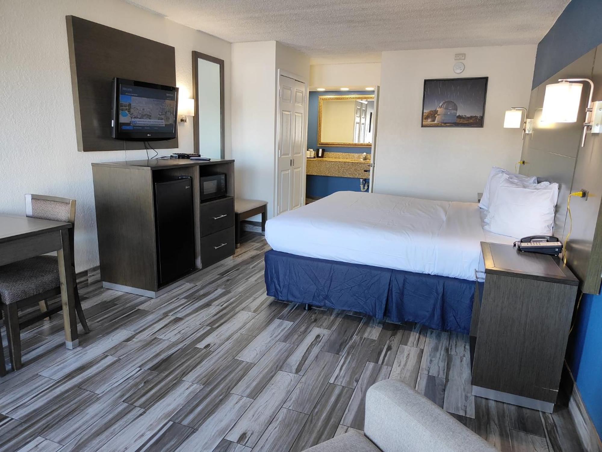 Baymont By Wyndham Orlando East