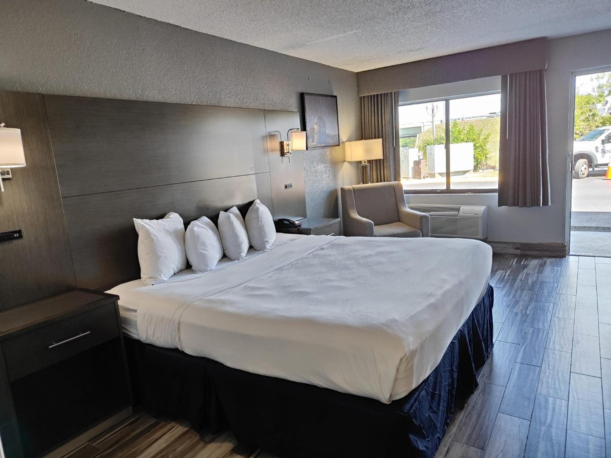 Best Western Orlando East Inn&suites Hotel 3*