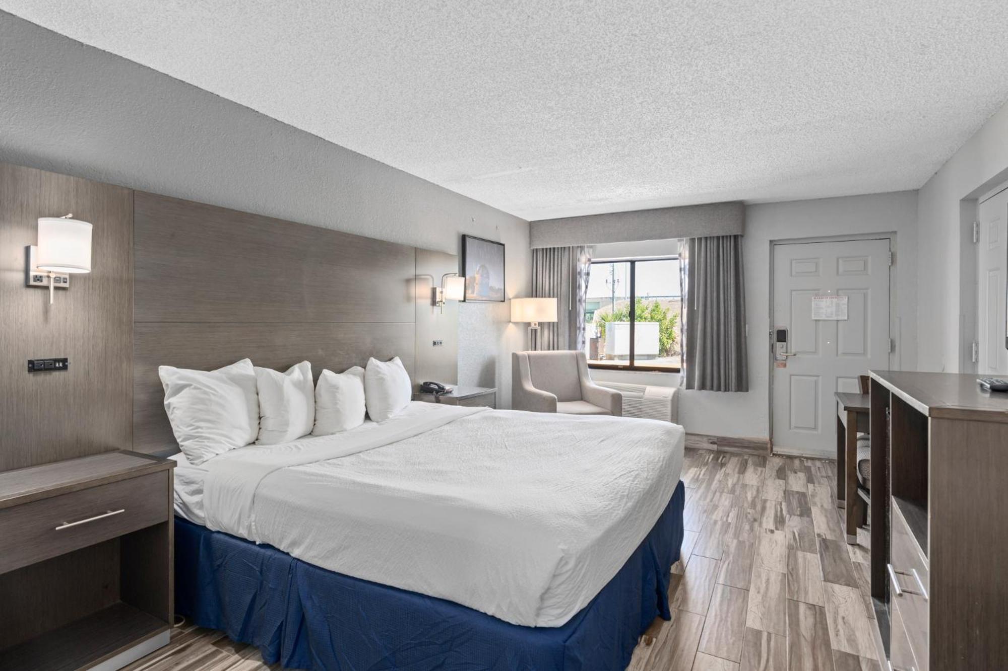 Baymont By Wyndham Orlando East Hotel 3*