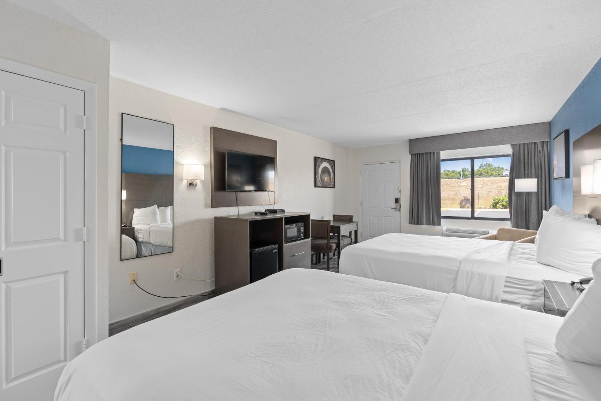 Hotel Baymont By Wyndham Orlando East 3*