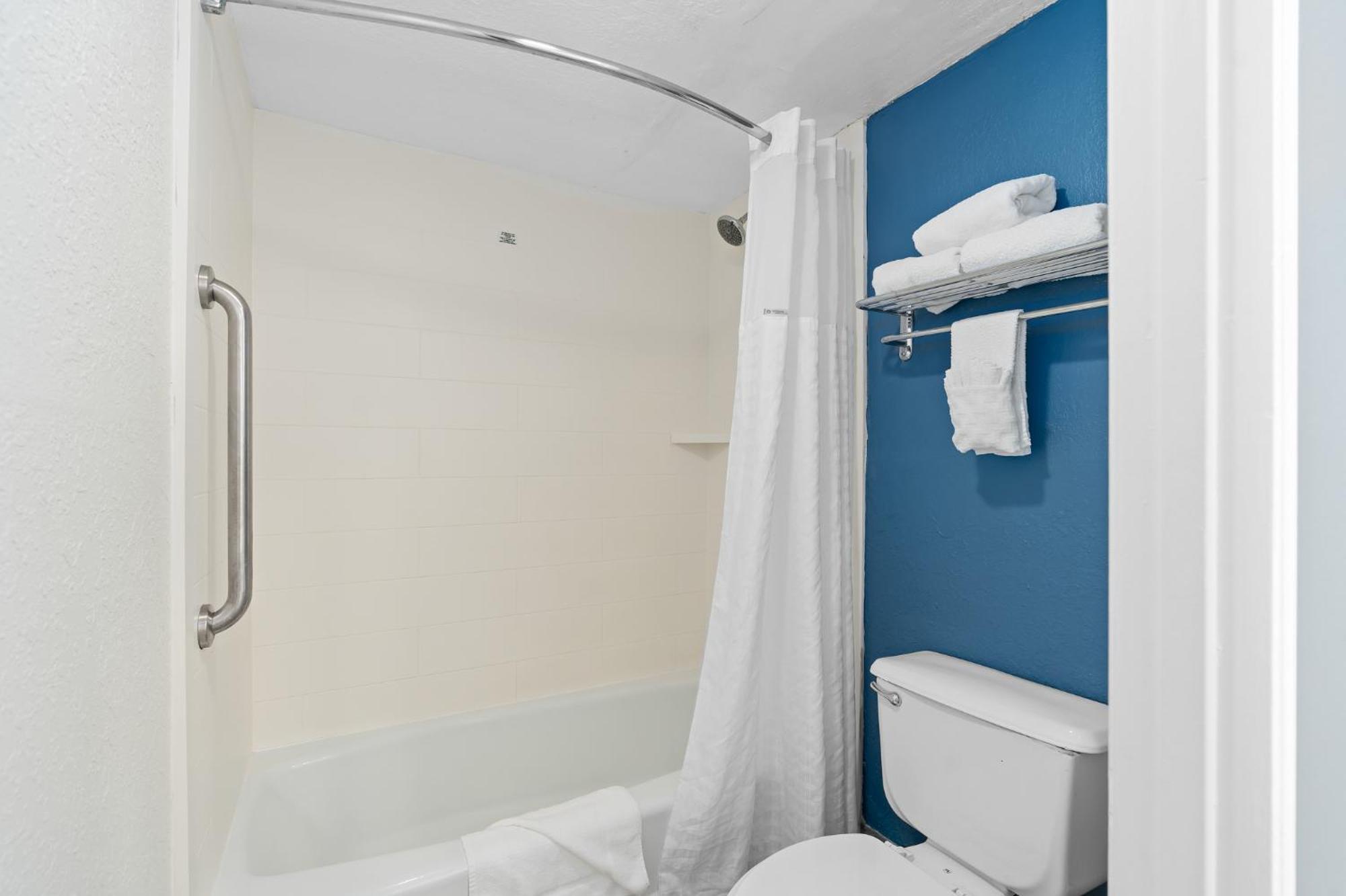 Baymont By Wyndham Orlando East Hotel