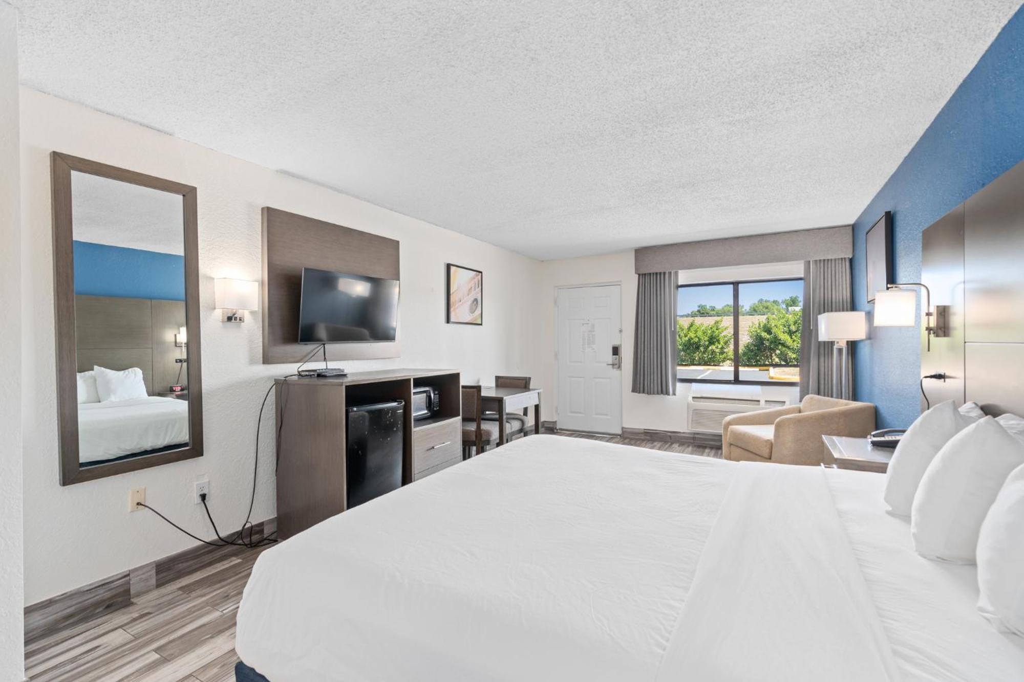 Baymont By Wyndham Orlando East