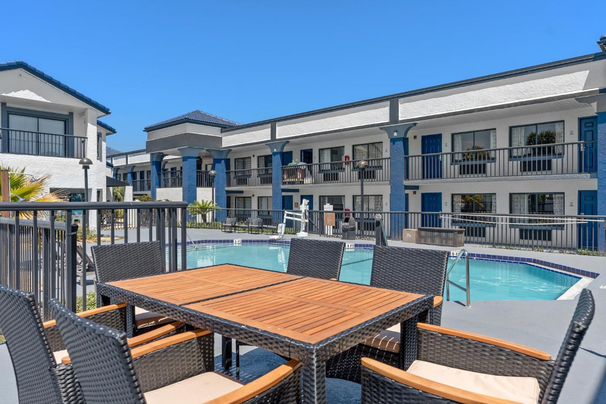 Hotel Baymont By Wyndham Orlando East Alafaya