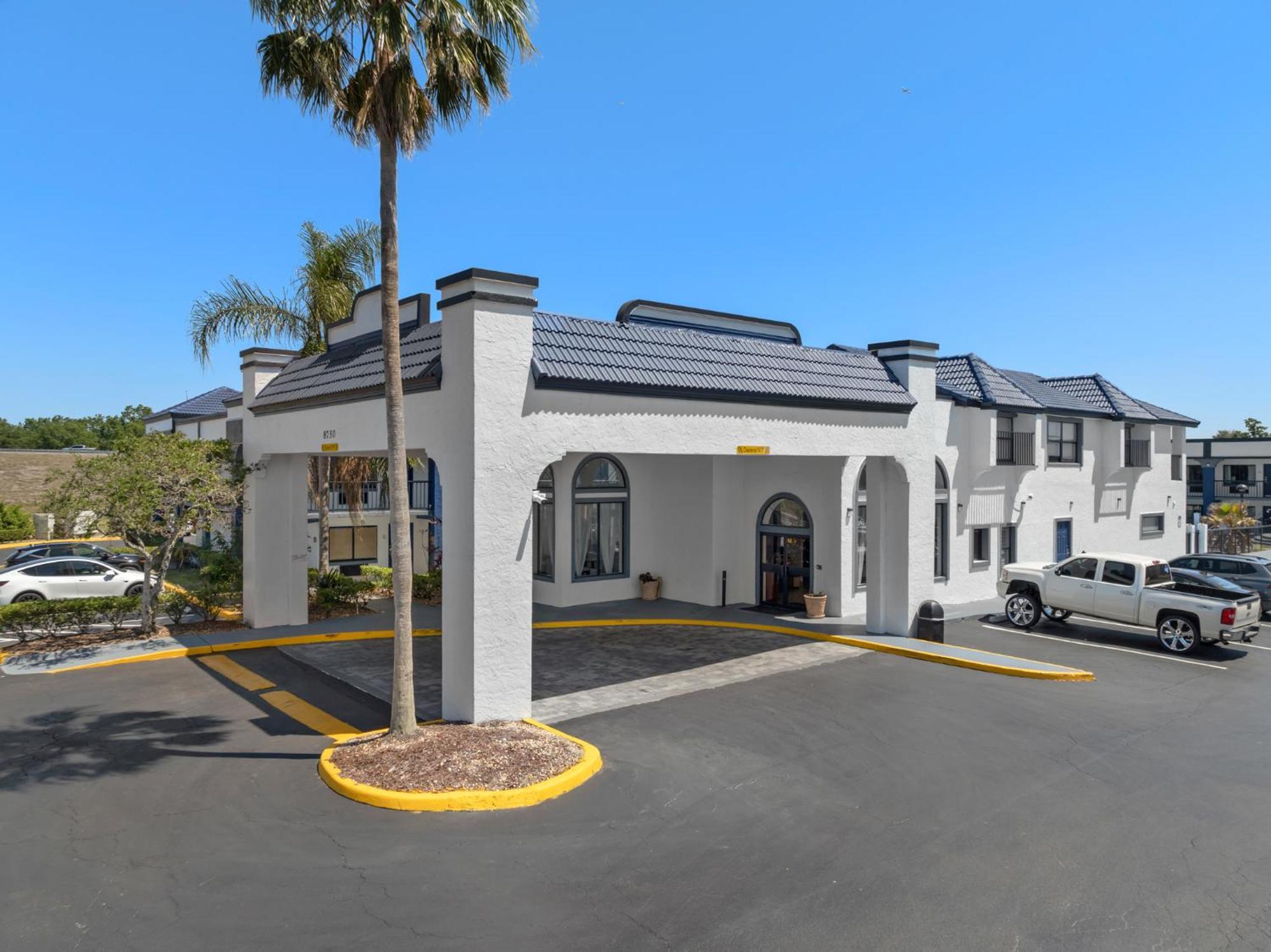 Baymont By Wyndham Orlando East Hotel 3*