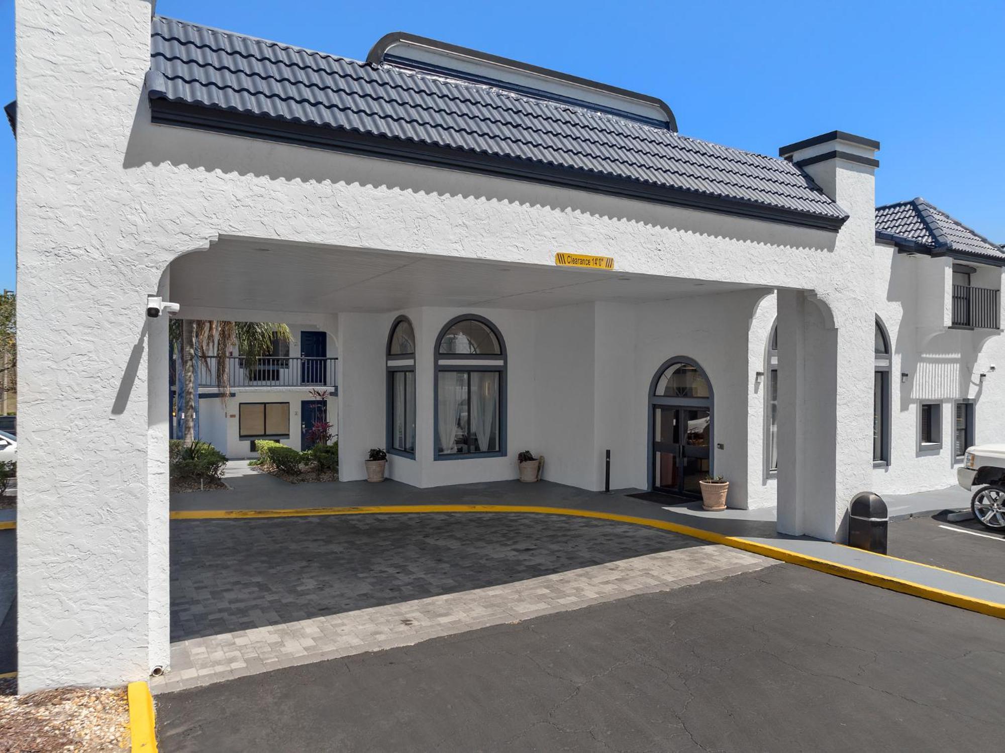 Baymont By Wyndham Orlando East