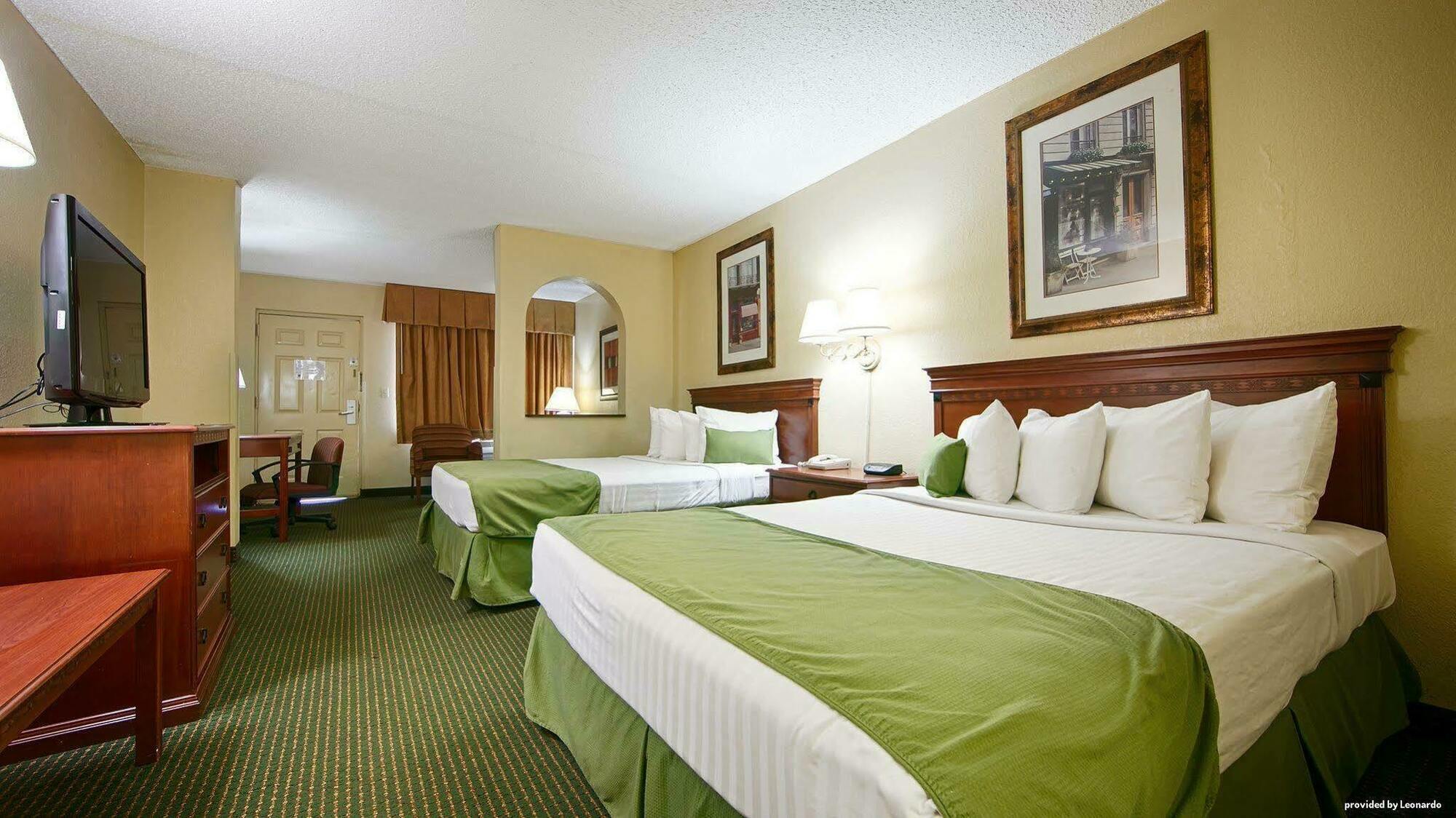 Hotel Baymont By Wyndham Orlando East 3*