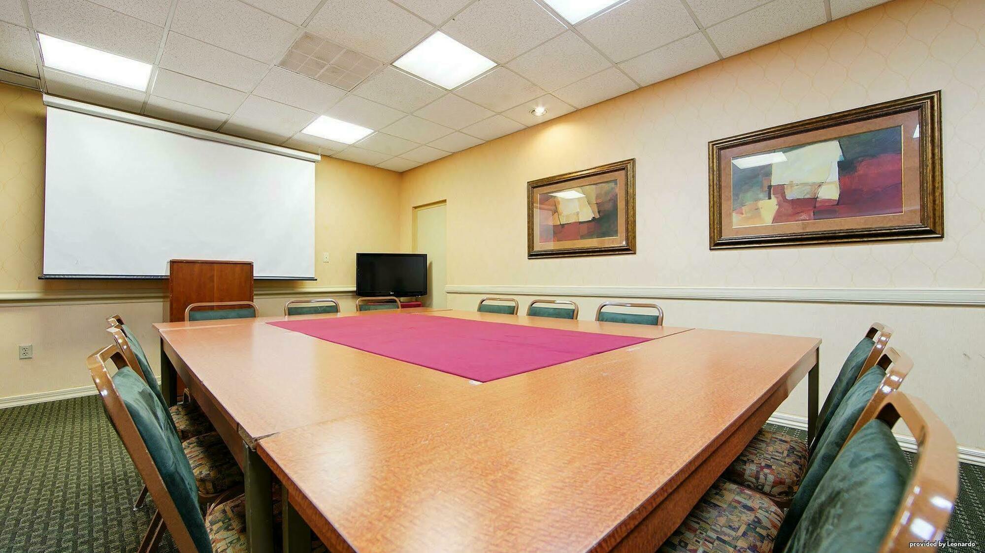 Baymont By Wyndham Orlando East Hotel 3*